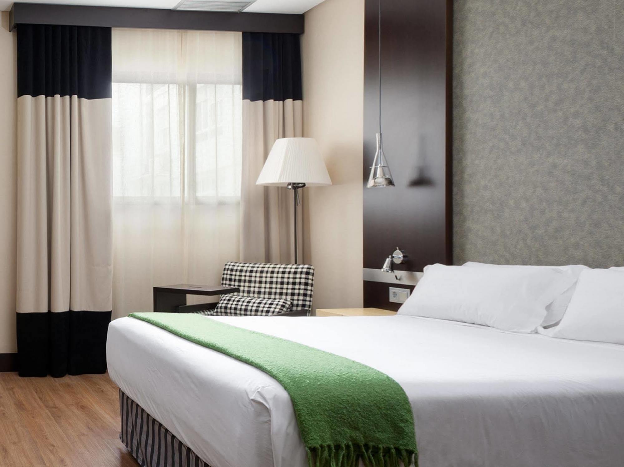 Nh Avenida Jerez Hotell Jerez de la Frontera Exteriör bild